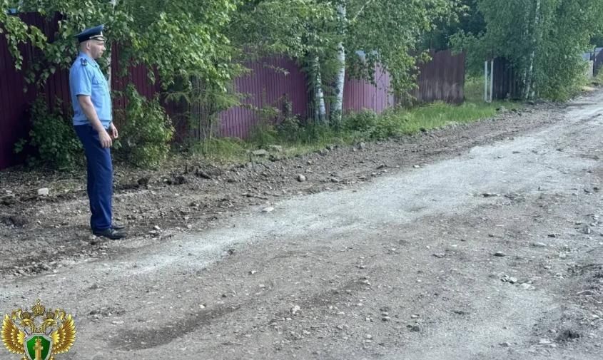 В Тынде после обращения в прокуратуру грейдировали дорогу к дому труженицы тыла