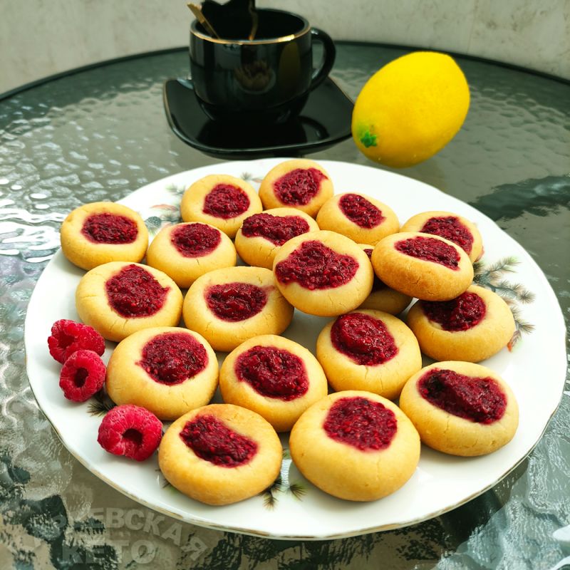 Откройте для себя вкусные кето-песочные печенья с ягодным джемом