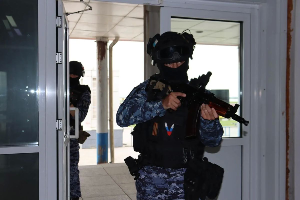 В Хабаровске росгвардейцы провели тренировки по обеспечению общественной безопасности в период проведения спортивных мероприятий В Хабаровске росгвардейцы провели тренировки по обеспечению общественной безопасности в период проведения спортивных мероприятий
