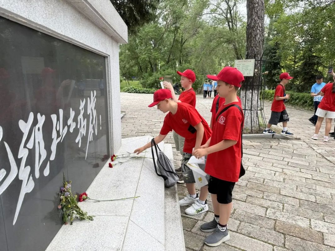 Технологии, дружба и путешествие в Хэйхэ: как прошла первая международная смена в «Кванториум-28» Технологии, дружба и путешествие в Хэйхэ: как прошла первая международная смена в «Кванториум-28»