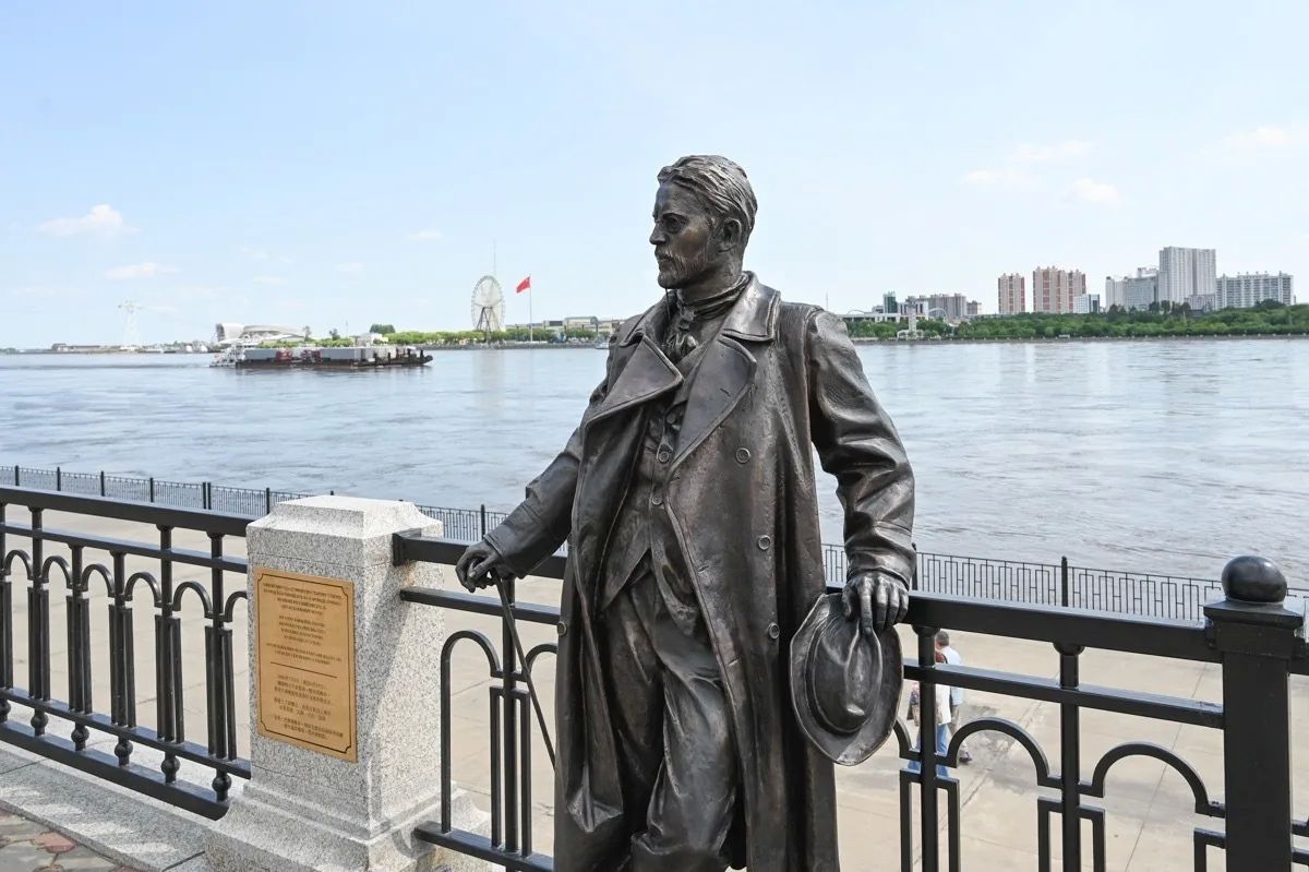Как актёр Игорь Петренко помог появиться памятнику Чехову в Благовещенске
