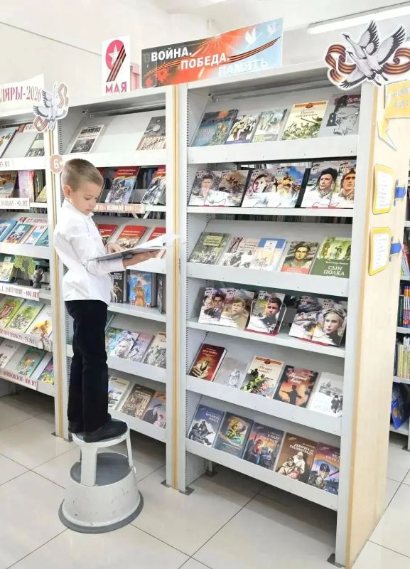 Друзья! Сегодня Амурской областной детской библиотеке исполняется 65 лет! Друзья! Сегодня Амурской областной детской библиотеке исполняется 65 лет!