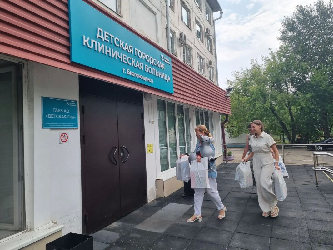 Первые «Коробки храбрости» отправились к маленьким пациентам амурских больниц Первые «Коробки храбрости» отправились к маленьким пациентам амурских больниц
