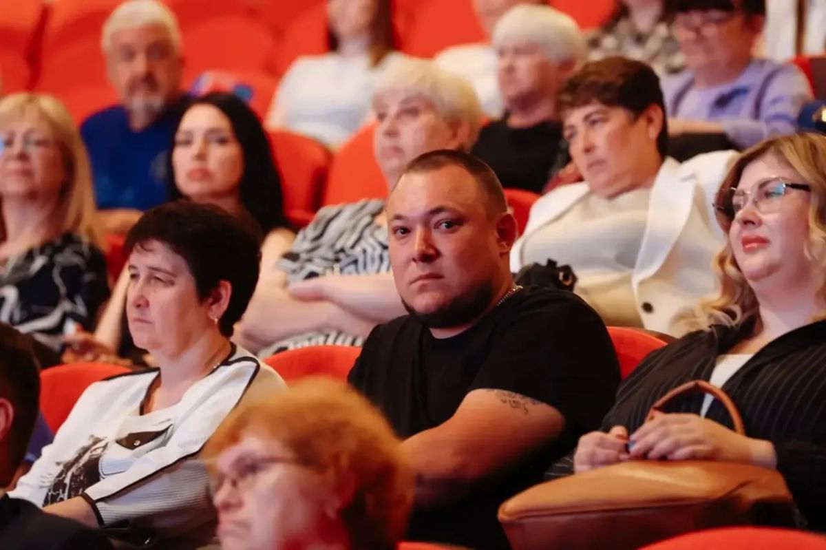 Василий Орлов: Обсудили на встрече с жителями и волнующие их вопросы Василий Орлов: Обсудили на встрече с жителями и волнующие их вопросы