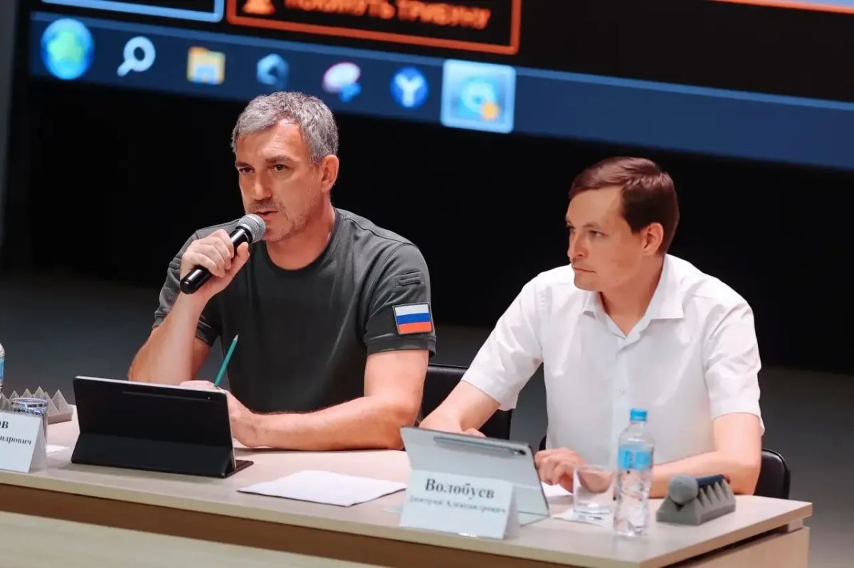 Василий Орлов: Обсудили на встрече с жителями и волнующие их вопросы Василий Орлов: Обсудили на встрече с жителями и волнующие их вопросы