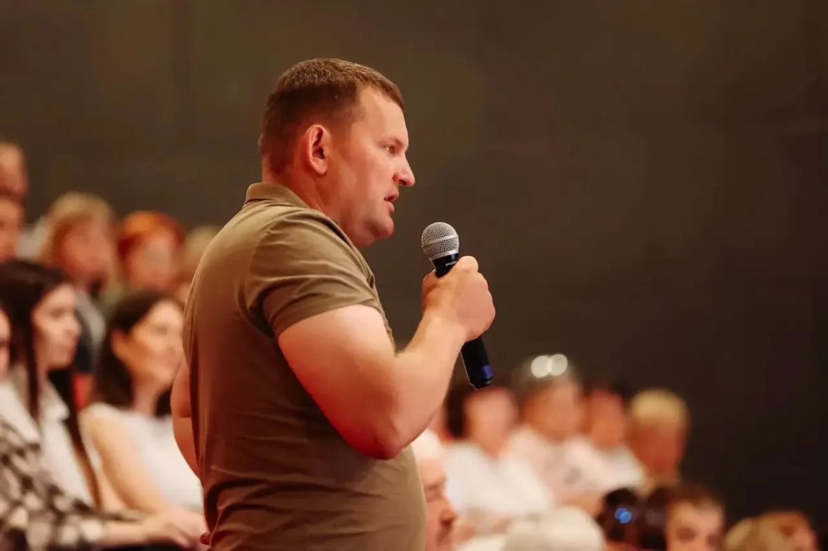 Василий Орлов: Обсудили на встрече с жителями и волнующие их вопросы Василий Орлов: Обсудили на встрече с жителями и волнующие их вопросы
