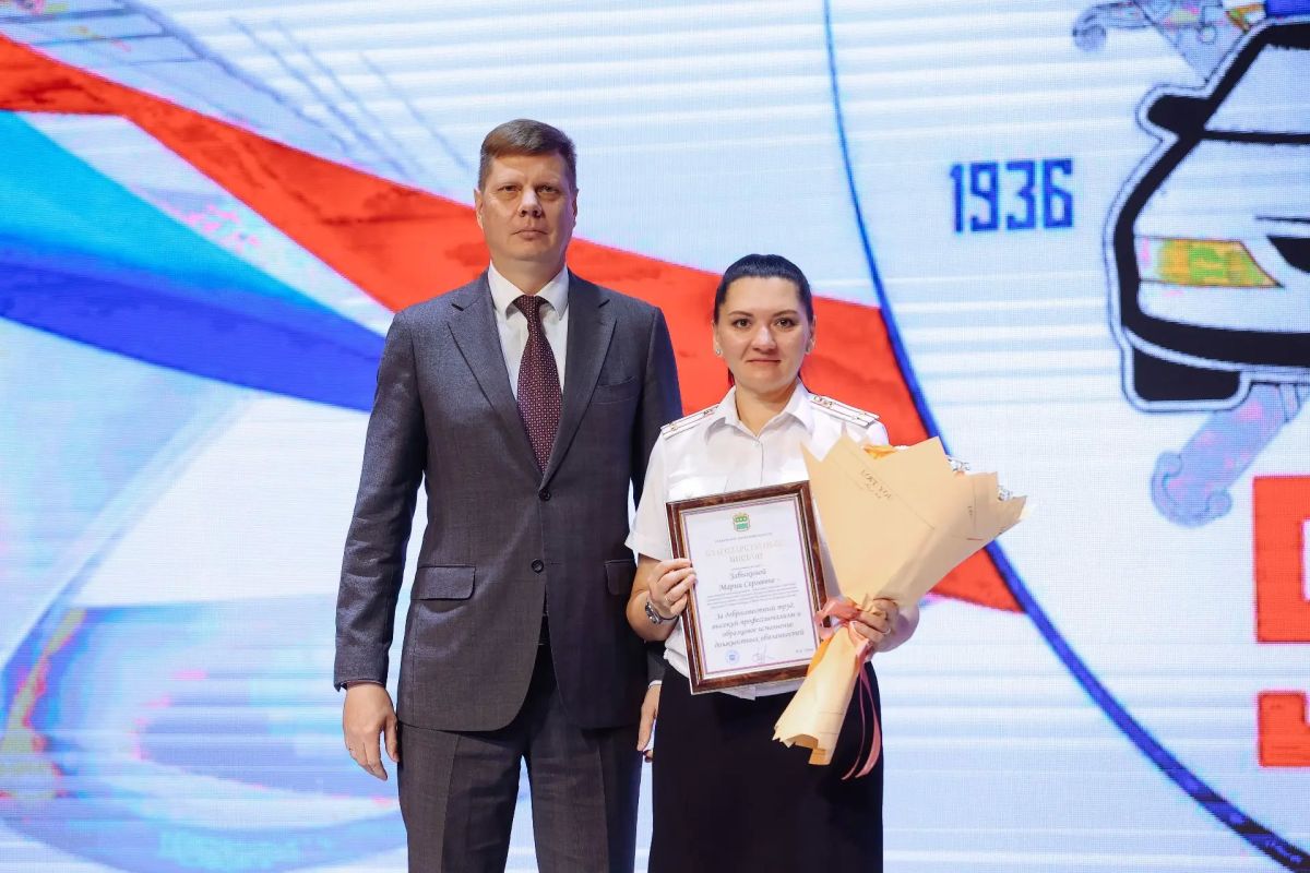 Сегодня свой профессиональный праздник отмечают сотрудники Госавтоинспекции Сегодня свой профессиональный праздник отмечают сотрудники Госавтоинспекции