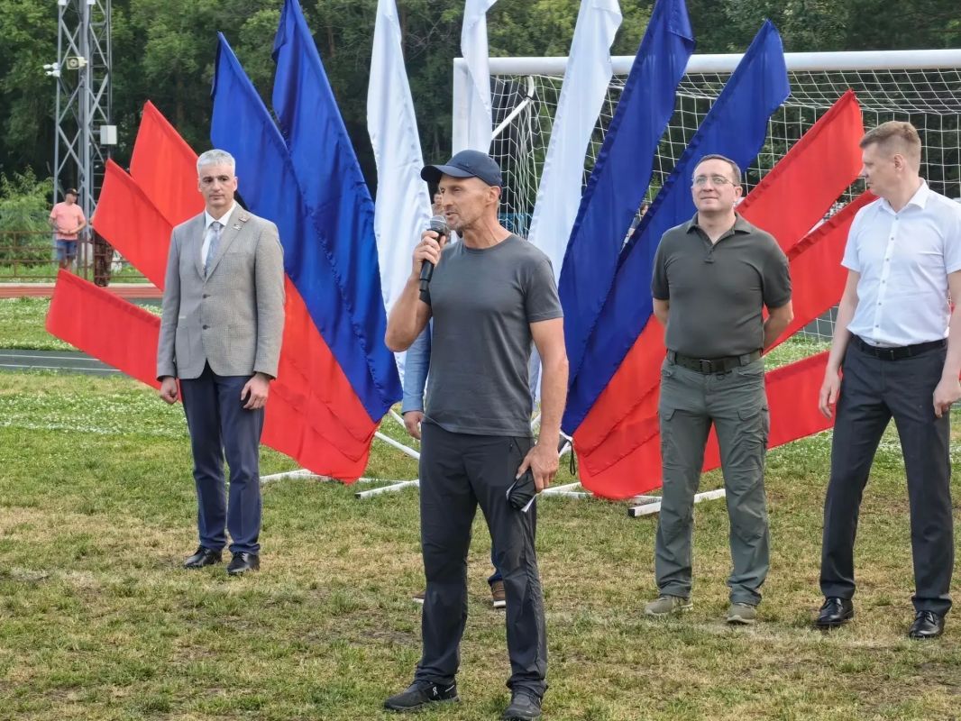 Юрий Бурдиловский поздравил амурчан с открытием 40-й областной сельской комплексной Спартакиады Юрий Бурдиловский поздравил амурчан с открытием 40-й областной сельской комплексной Спартакиады