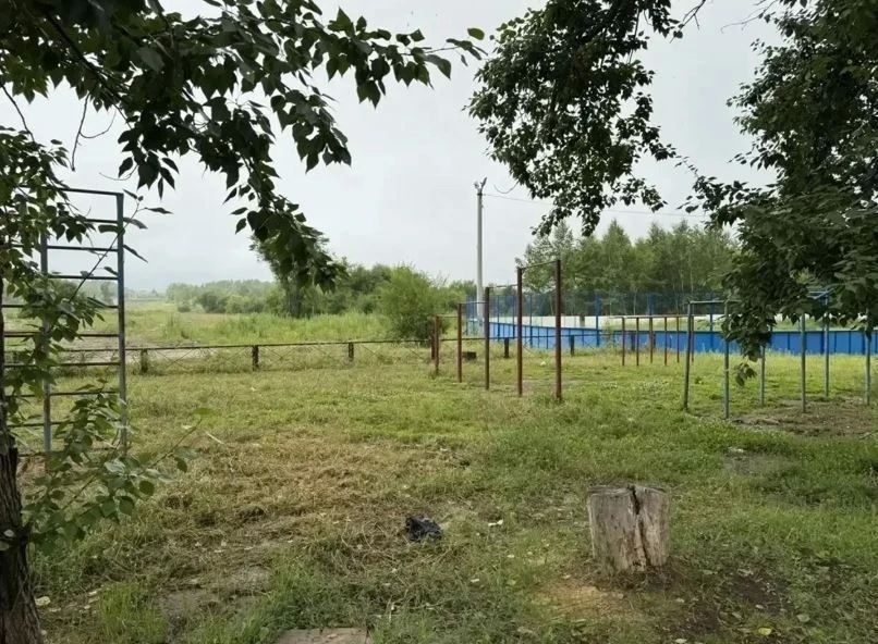 В поселке Аэропорт тяжелая техника разрушила дороги: что предпринимают власти