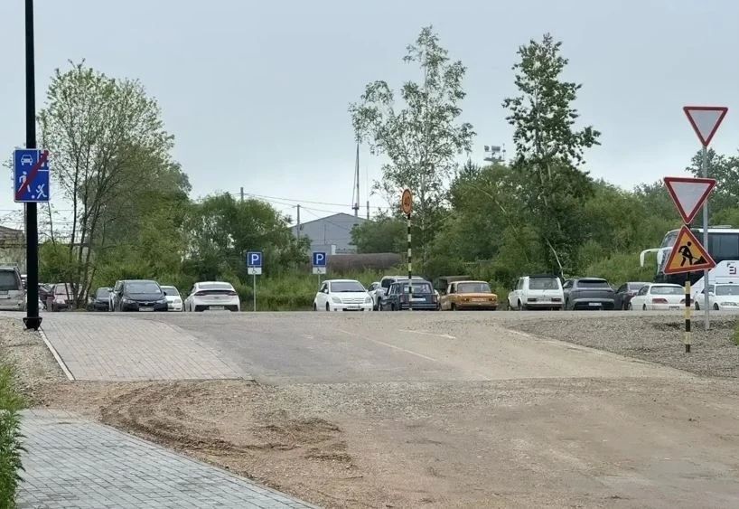 В поселке Аэропорт тяжелая техника разрушила дороги: что предпринимают власти В поселке Аэропорт тяжелая техника разрушила дороги: что предпринимают власти