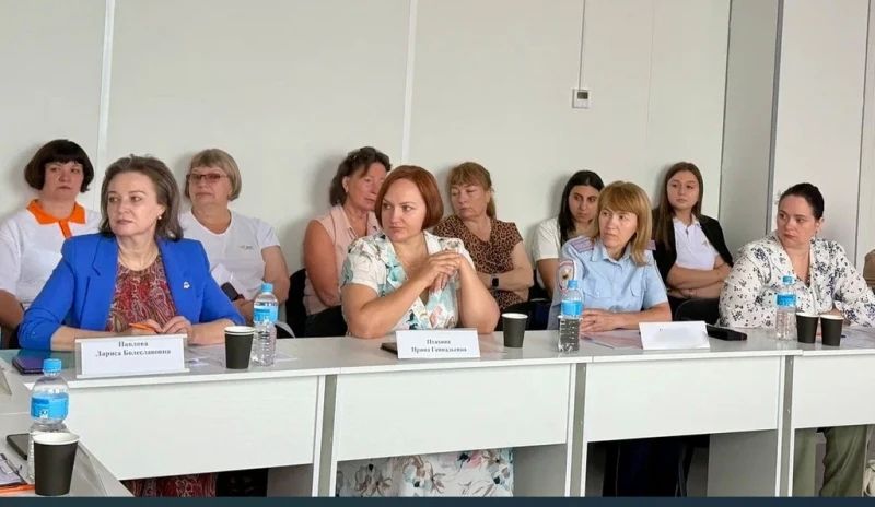 Амурские полицейские обсудили с участниками тематического круглого стола новые подходы к профилактике экстремизма в молодежной среде Амурские полицейские обсудили с участниками тематического круглого стола новые подходы к профилактике экстремизма в молодежной среде