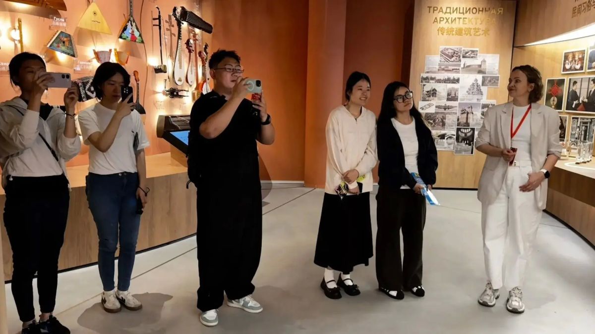 «Будьте добры, помедленнее, я записываю»: крупные блогеры и представители туристического сообщества из Китая и Индии расскажут об Амурской области в популярных соцсетях «Будьте добры, помедленнее, я записываю»: крупные блогеры и представители туристического сообщества из Китая и Индии расскажут об Амурской области в популярных соцсетях