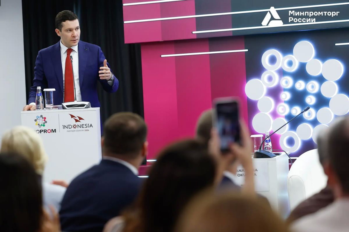 Антон Алиханов наградил победителей национального рейтинга дронификации регионов