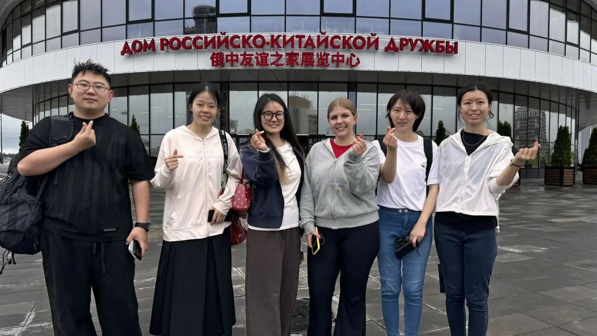 «Будьте добры, помедленнее, я записываю»: крупные блогеры и представители туристического сообщества из Китая и Индии расскажут об Амурской области в популярных соцсетях «Будьте добры, помедленнее, я записываю»: крупные блогеры и представители туристического сообщества из Китая и Индии расскажут об Амурской области в популярных соцсетях