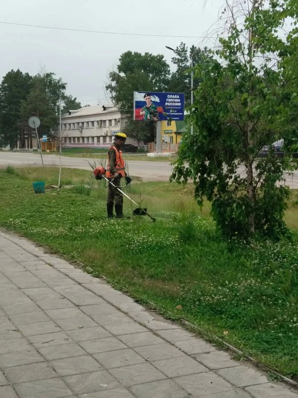 Специалисты Октябрьского отдела Кадрового центра «Работа России» помогают подросткам найти работу
