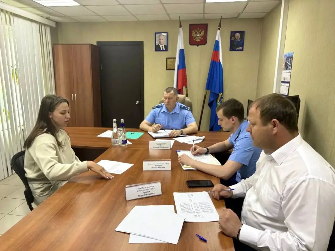 Заместитель прокурора Амурской области провел личные приемы граждан в Зейском и Магдагачинском муниципальных округах Заместитель прокурора Амурской области провел личные приемы граждан в Зейском и Магдагачинском муниципальных округах