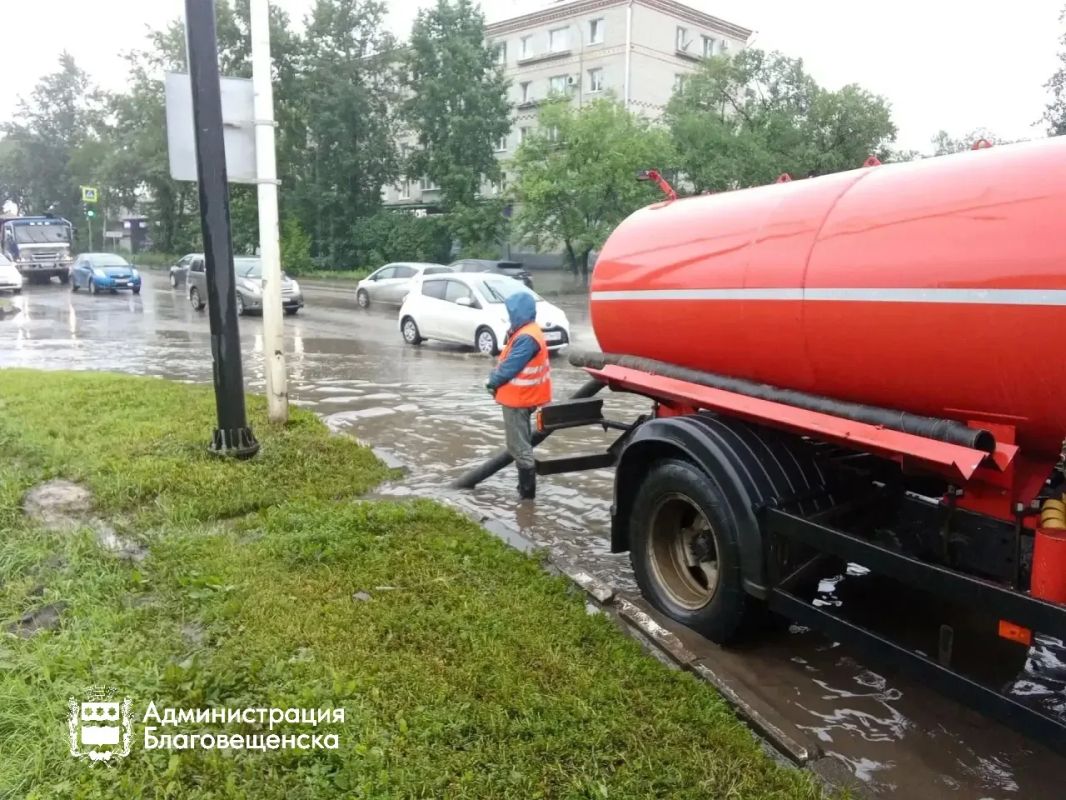 За последние сутки с улиц Благовещенска откачали более 650 тысяч литров воды