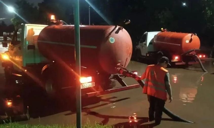 За ночь с улиц Благовещенска откачали 160 тысяч литров воды