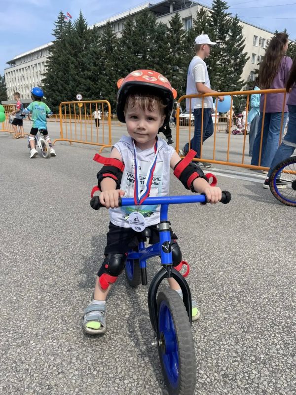 Более 130 юных велосипедистов вышли на старт в центре Благовещенска Детская велогонка «Маленькие чемпионы» собрала ребят в возрасте от 2 до 7 лет. Такие соревнования проводятся в городе с 2023 года, и с каждым разом интерес... Более 130 юных велосипедистов вышли на старт в центре Благовещенска Детская велогонка «Маленькие чемпионы» собрала ребят в возрасте от 2 до 7 лет. Такие соревнования проводятся в городе с 2023 года, и с каждым разом интерес...