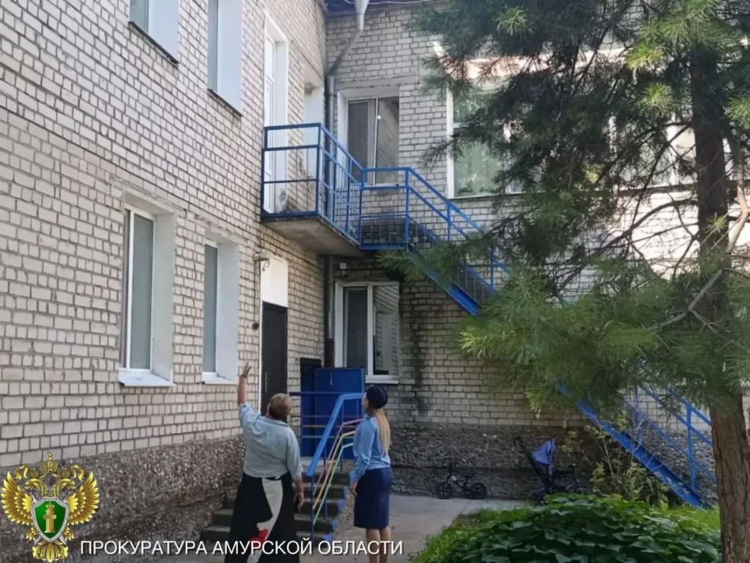 Ребёнок выпал из окна детского сада в Благовещенске