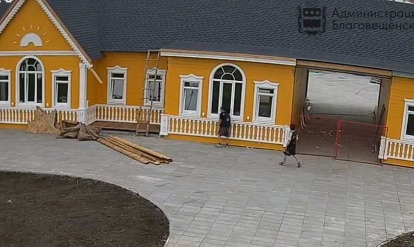 В Благовещенске нашли подростков, разгромивших строящуюся ярмарку «Амурские сезоны»