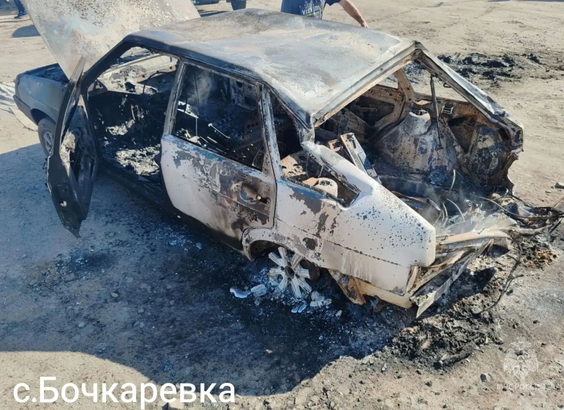 Площадь — почти 500 «квадратов»: в Серышевском округе пожарные тушили пылающий склад Площадь — почти 500 «квадратов»: в Серышевском округе пожарные тушили пылающий склад