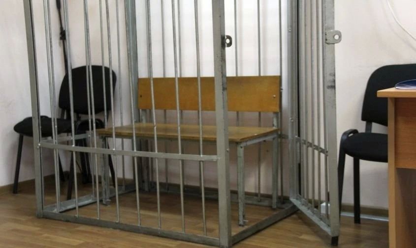 Амурчанина, громко матерившегося с балкона, отправили под арест на 15 суток