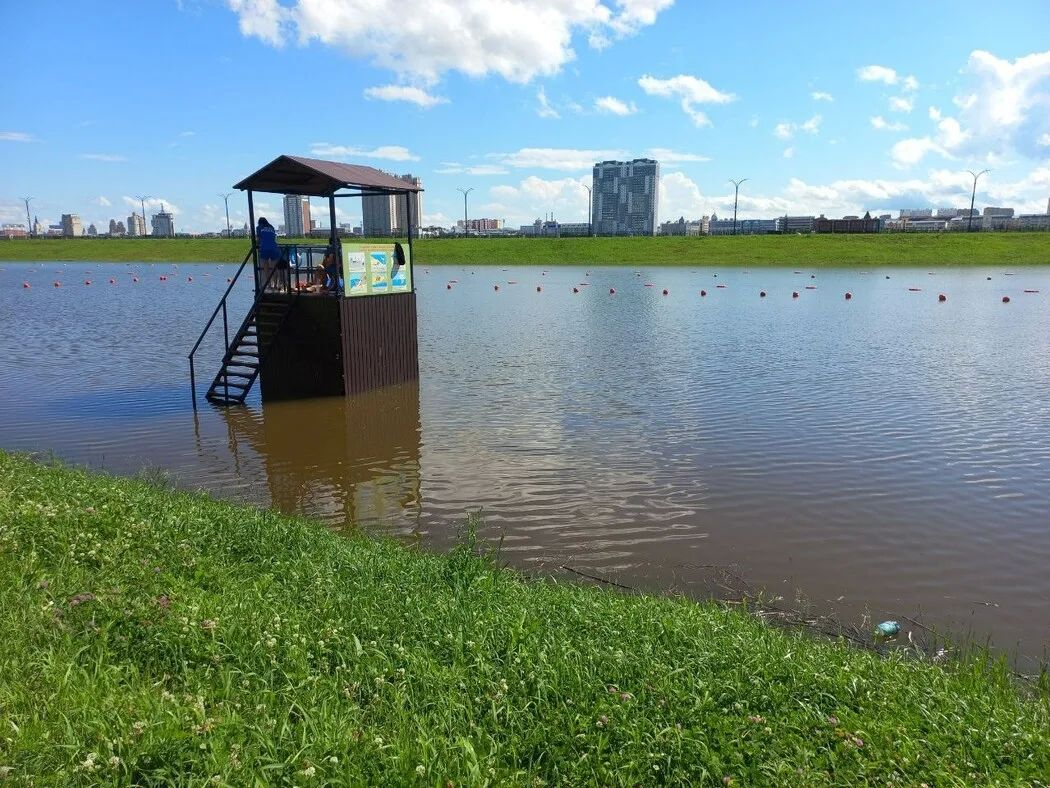 В областном центре на «Серебряной миле» пляж «Пограничный» скрылся под водой В областном центре на «Серебряной миле» пляж «Пограничный» скрылся под водой
