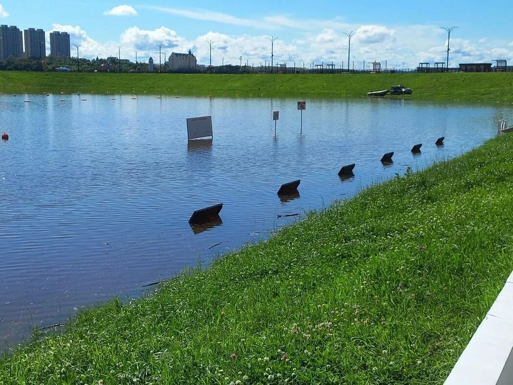 В областном центре на «Серебряной миле» пляж «Пограничный» скрылся под водой В областном центре на «Серебряной миле» пляж «Пограничный» скрылся под водой