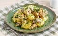 Тушеный картофель с мясом, грибами и сметаной