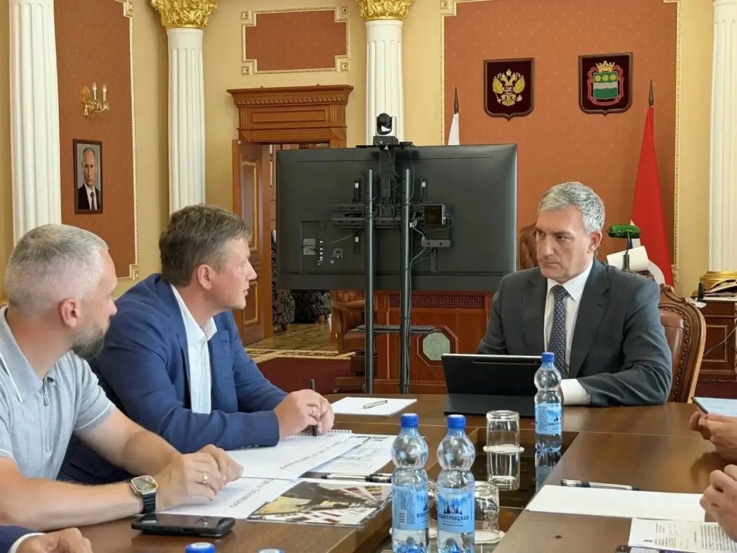 Василий Орлов: С представителями группы компаний «ПИК» обсудили строительство школы на 1200 мест в Благовещенске Василий Орлов: С представителями группы компаний «ПИК» обсудили строительство школы на 1200 мест в Благовещенске