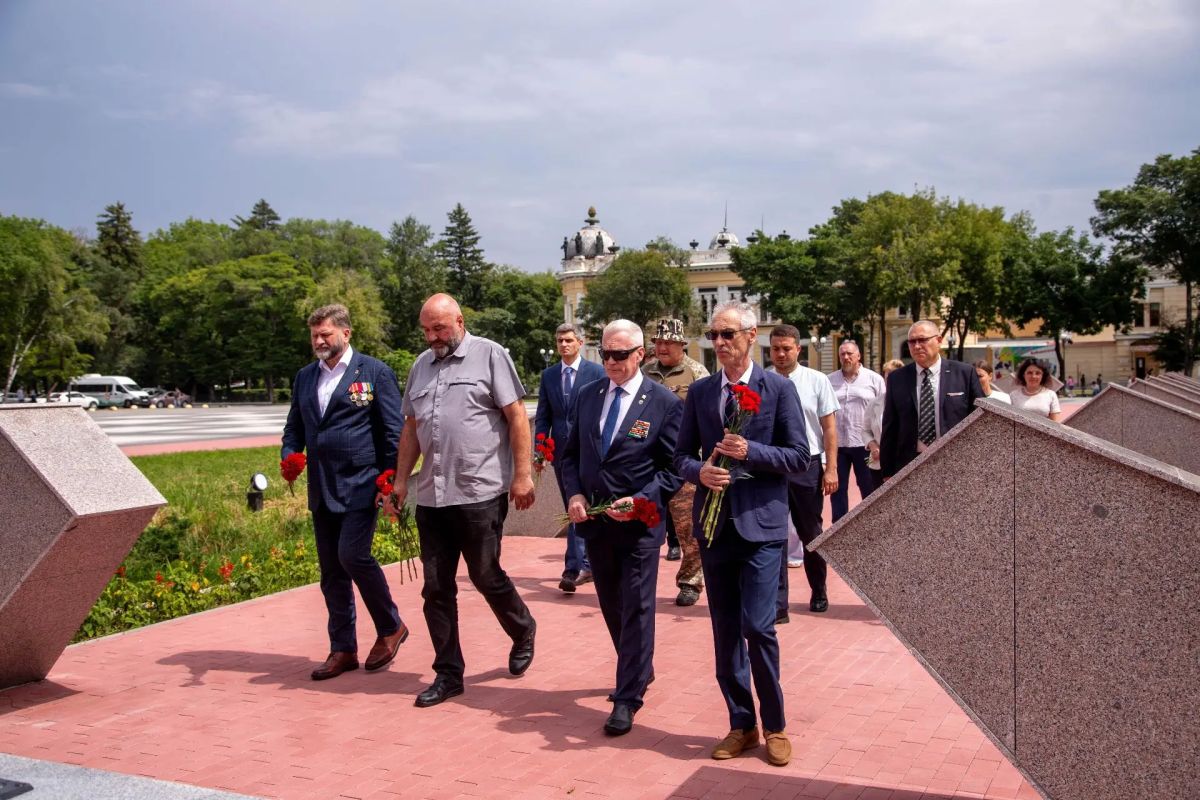 Делегация Правительства Москвы знакомится с опытом Приамурья по сохранению исторической памяти и патриотическому воспитанию молодежи Делегация Правительства Москвы знакомится с опытом Приамурья по сохранению исторической памяти и патриотическому воспитанию молодежи