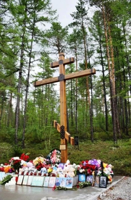 Тында помнит: город почтил память жертв крушения Ан-24 год спустя Тында помнит: город почтил память жертв крушения Ан-24 год спустя