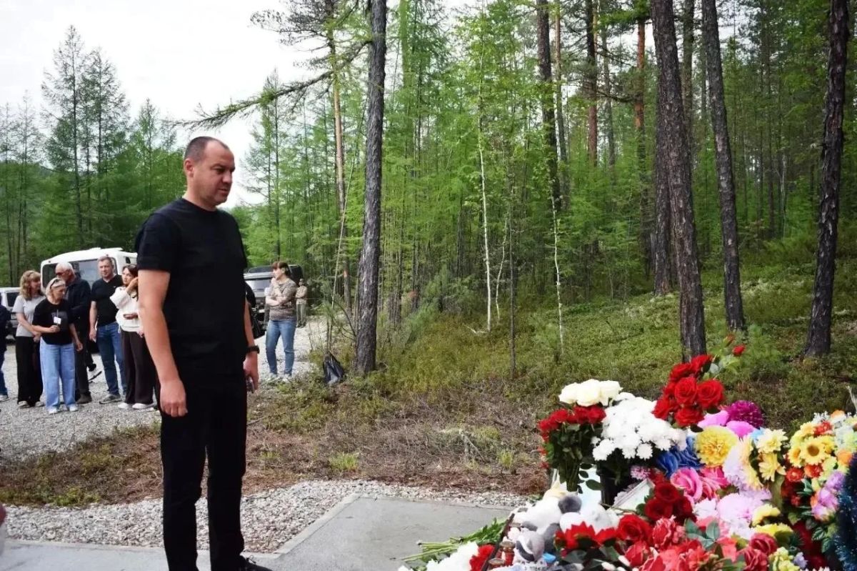 В Тынде почтили память жертв авиакатастрофы В Тынде почтили память жертв авиакатастрофы