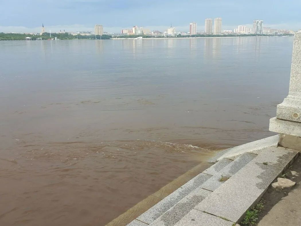 Паводок, сформировавшийся после сильных дождей в Забайкалье, уже прошел Благовещенск и смещается вниз по Амуру Паводок, сформировавшийся после сильных дождей в Забайкалье, уже прошел Благовещенск и смещается вниз по Амуру