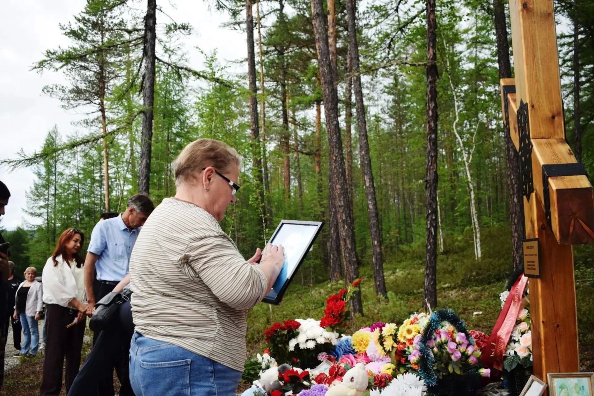 В Тынде почтили память жертв авиакатастрофы В Тынде почтили память жертв авиакатастрофы