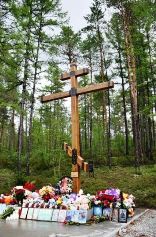 В Тынде почтили память жертв авиакатастрофы В Тынде почтили память жертв авиакатастрофы