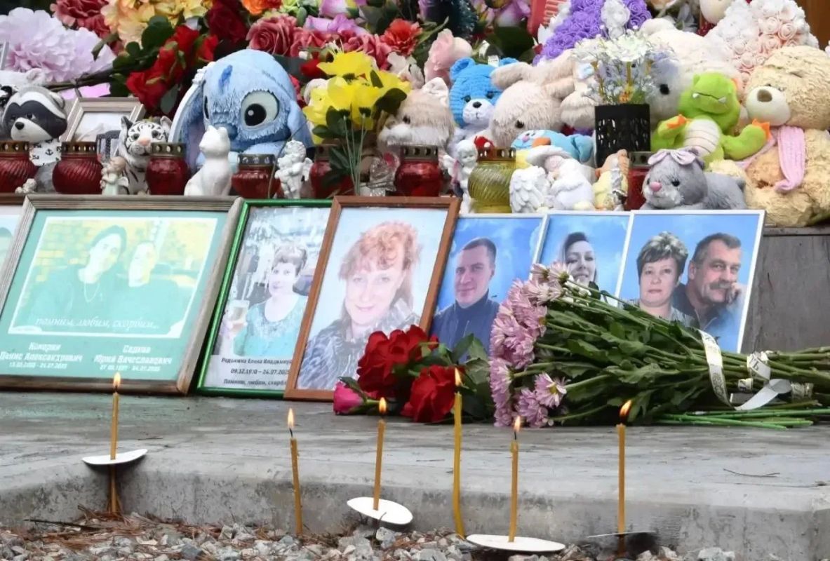 В Тынде почтили память жертв авиакатастрофы В Тынде почтили память жертв авиакатастрофы