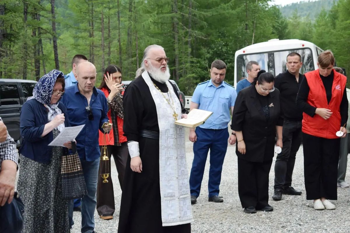 В Тынде почтили память жертв авиакатастрофы В Тынде почтили память жертв авиакатастрофы