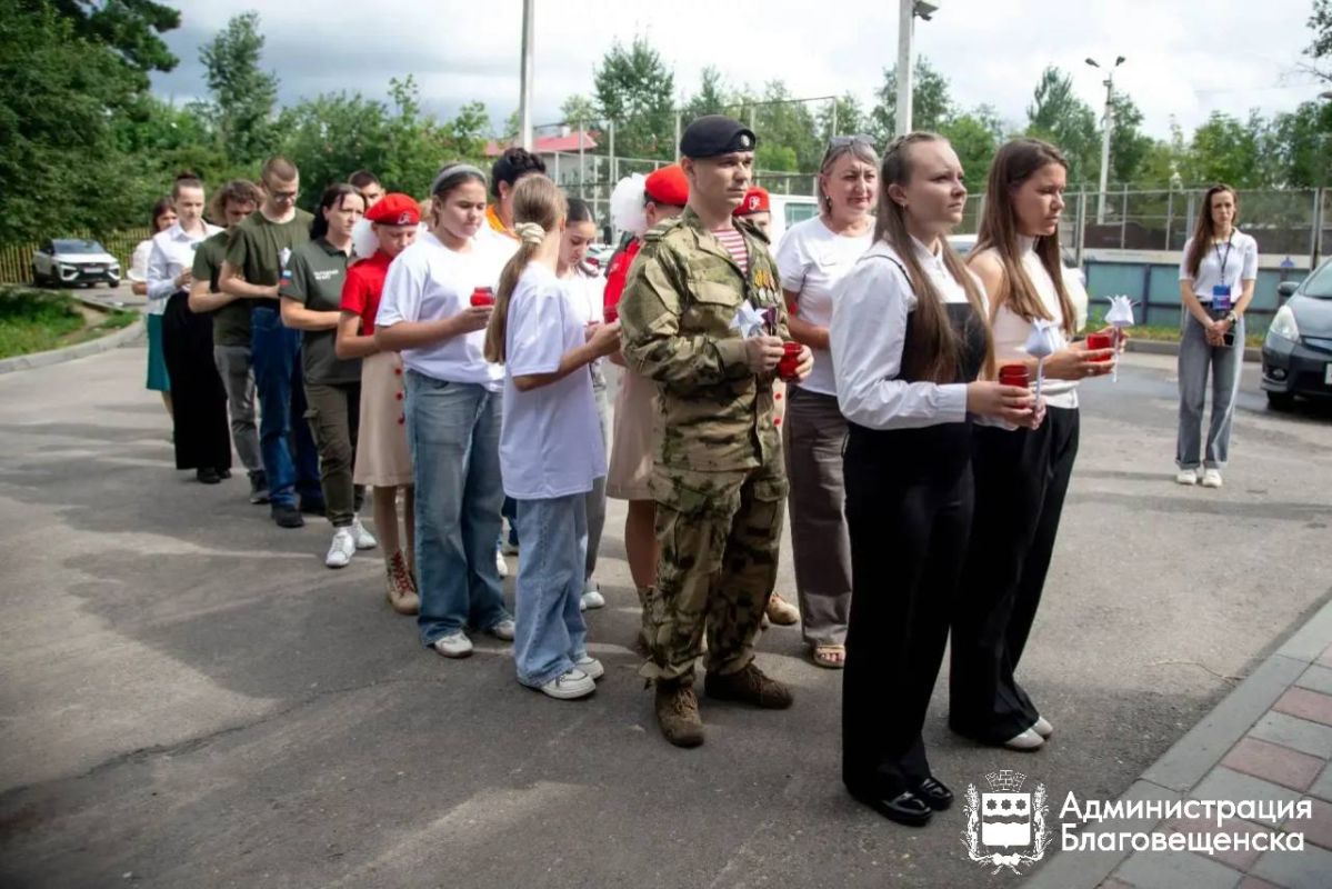 В Благовещенске почтили память детей - жертв войны в Донбассе В Благовещенске почтили память детей - жертв войны в Донбассе
