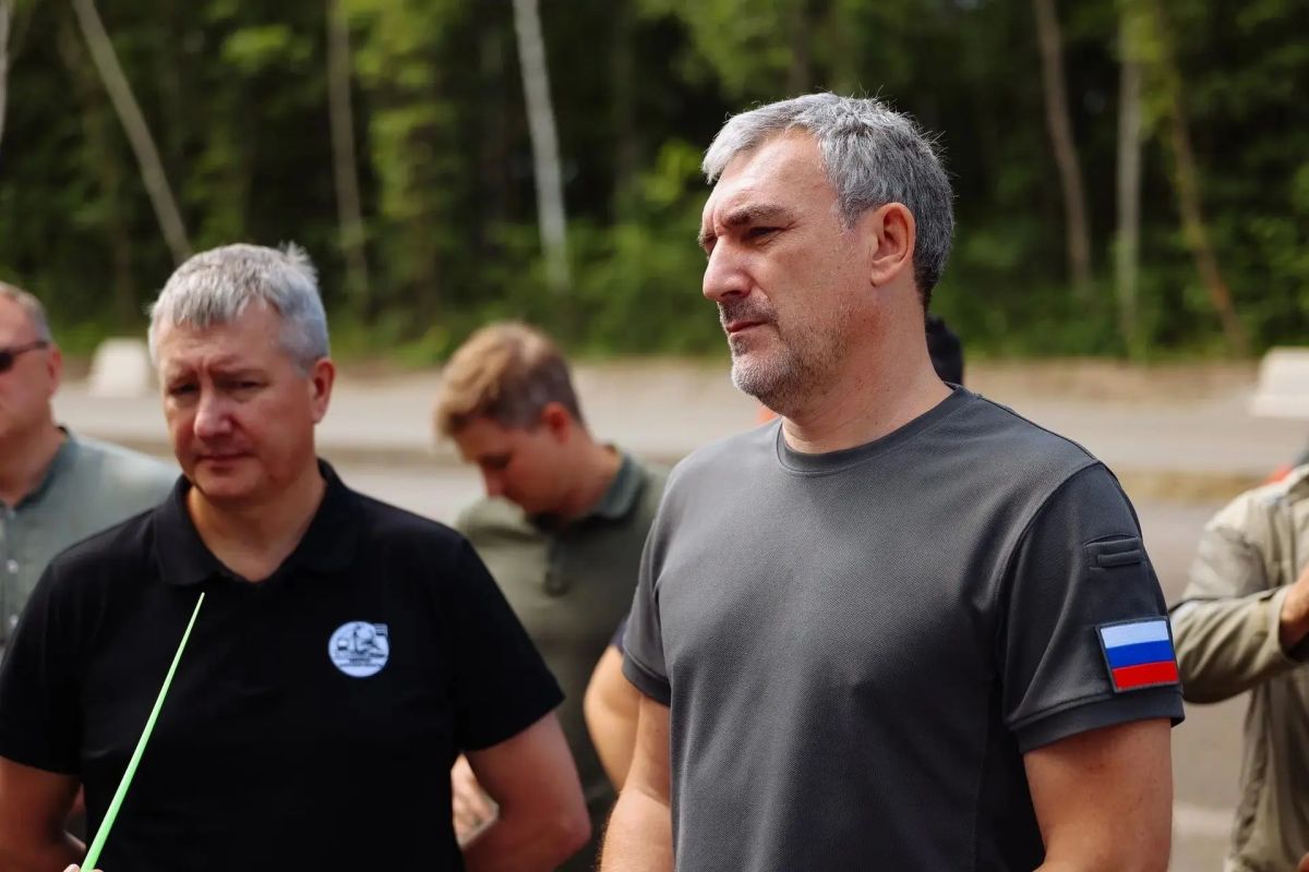 На аэропортовской трассе укладывают инновационное дорожное основание На аэропортовской трассе укладывают инновационное дорожное основание