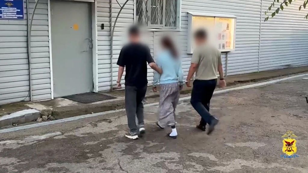 Позолоти ручку: в Шимановске задержали гадалку, которая крала деньги и украшения в разных регионах Позолоти ручку: в Шимановске задержали гадалку, которая крала деньги и украшения в разных регионах