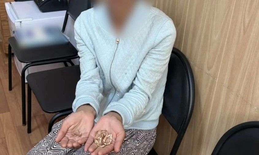 Позолоти ручку: в Шимановске задержали гадалку, которая крала деньги и украшения в разных регионах