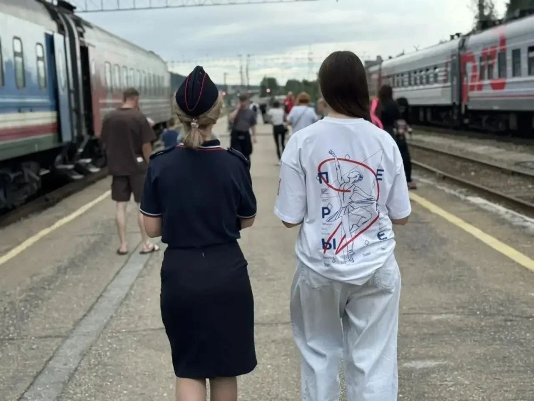 В Амурской области транспортные полицейские и активисты «Движения Первых» провели рейдовое мероприятие на железнодорожном вокзале В Амурской области транспортные полицейские и активисты «Движения Первых» провели рейдовое мероприятие на железнодорожном вокзале