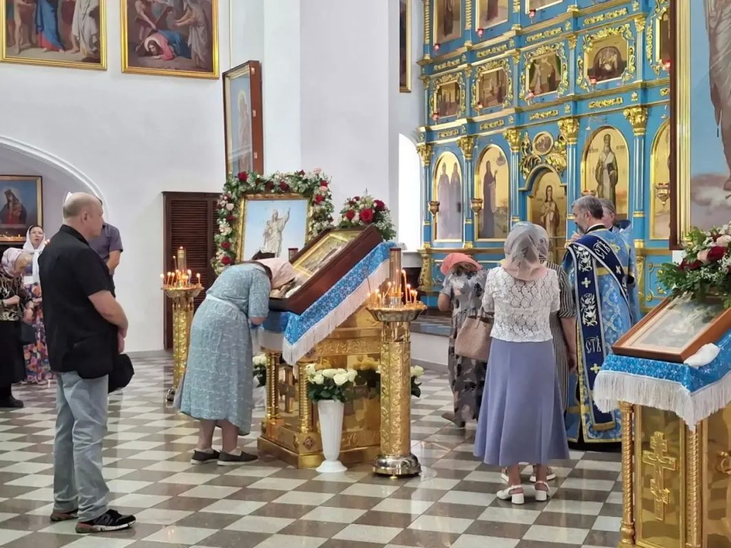 В Благовещенске прошли торжества в честь Албазинской иконы Божией Матери 2 августа в Благовещенском кафедральном соборе состоялись праздничные богослужения, посвящённые Албазинской иконе Божией Матери «Слово плоть бысть» и... В Благовещенске прошли торжества в честь Албазинской иконы Божией Матери 2 августа в Благовещенском кафедральном соборе состоялись праздничные богослужения, посвящённые Албазинской иконе Божией Матери «Слово плоть бысть» и...