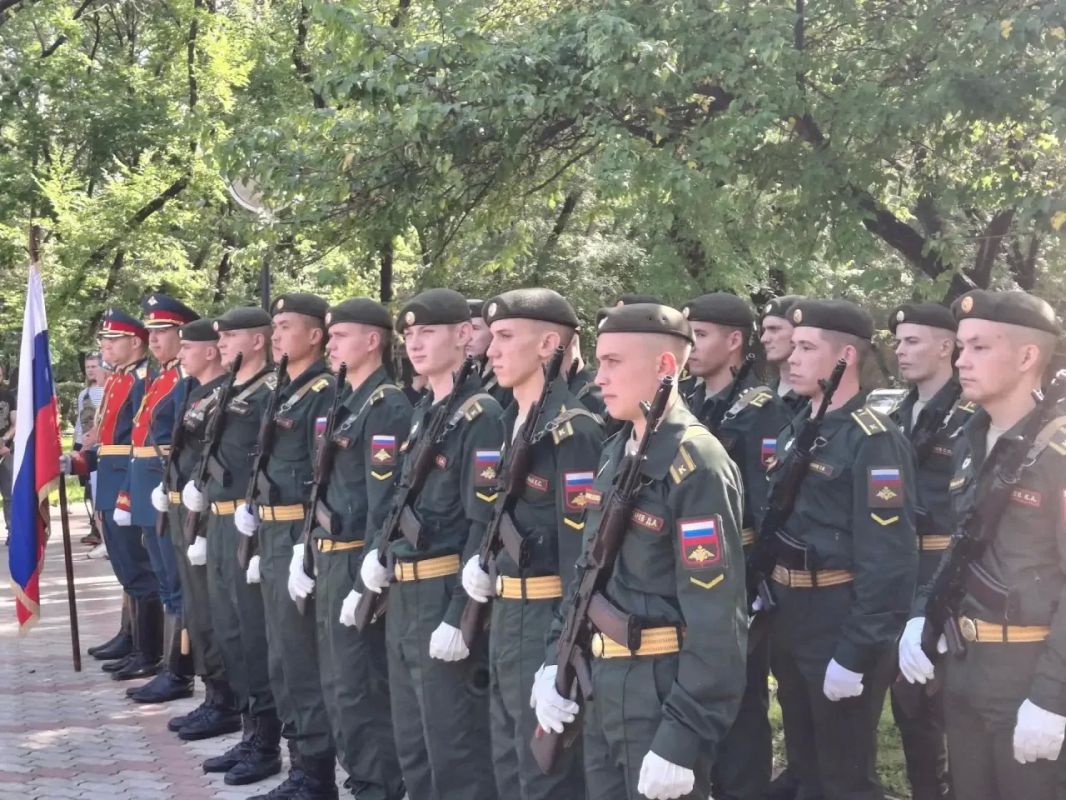 В День ВДВ в Благовещенске вспомнили павших героев В День ВДВ в Благовещенске вспомнили павших героев