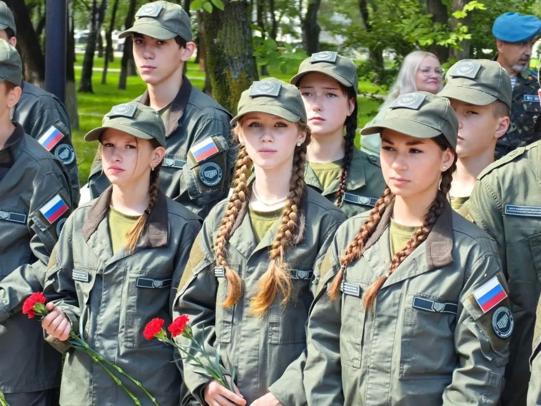 В Благовещенске почтили память воинов-десантников В Благовещенске почтили память воинов-десантников