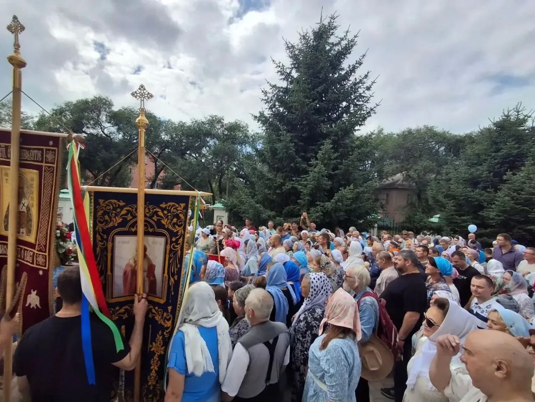 В Благовещенске прошли торжества в честь Албазинской иконы Божией Матери 2 августа в Благовещенском кафедральном соборе состоялись праздничные богослужения, посвящённые Албазинской иконе Божией Матери «Слово плоть бысть» и... В Благовещенске прошли торжества в честь Албазинской иконы Божией Матери 2 августа в Благовещенском кафедральном соборе состоялись праздничные богослужения, посвящённые Албазинской иконе Божией Матери «Слово плоть бысть» и...