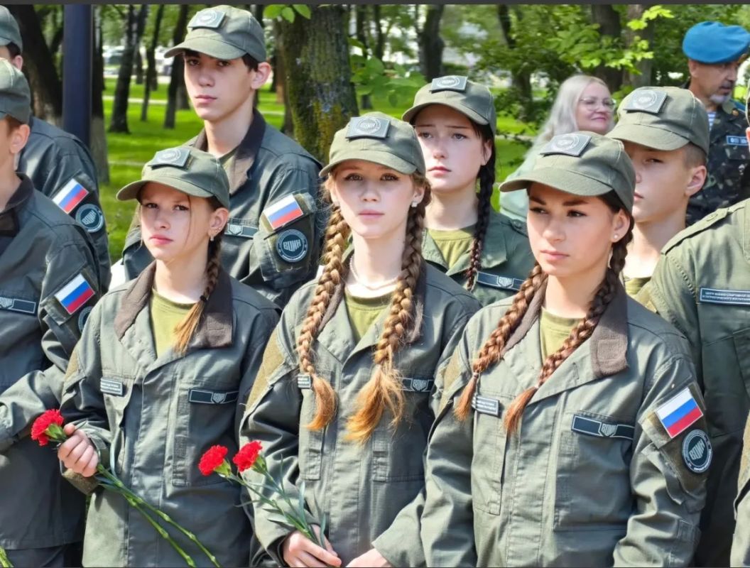Еще один праздник - День воздушно-десантных войск в столице Приамурья традиционно начали с памятных мероприятий Еще один праздник - День воздушно-десантных войск в столице Приамурья традиционно начали с памятных мероприятий