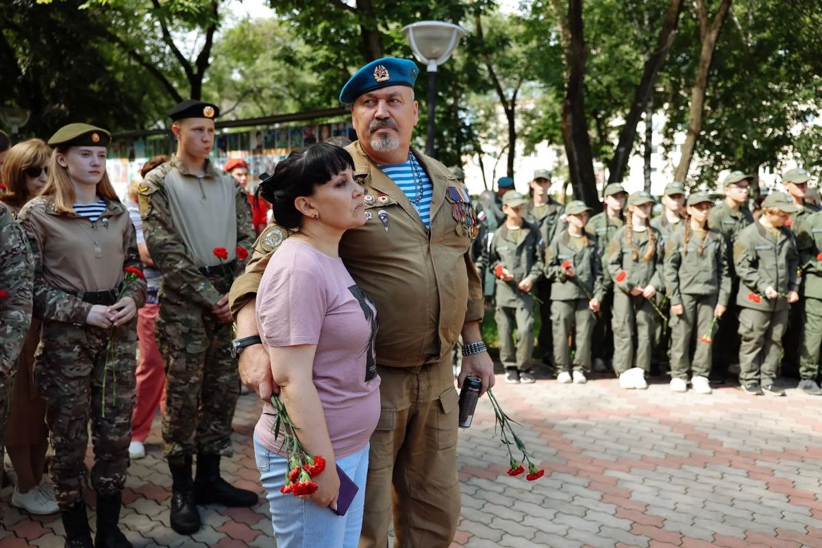 Еще один праздник - День воздушно-десантных войск в столице Приамурья традиционно начали с памятных мероприятий Еще один праздник - День воздушно-десантных войск в столице Приамурья традиционно начали с памятных мероприятий